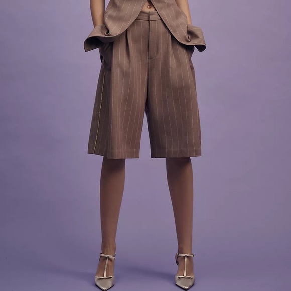NWT! By Anthropologie Taupe Pleated Trouser Shorts - Size 12 🟢 - Picture 7 of 9